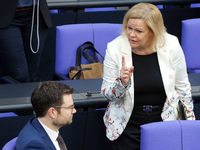 Nancy Faeser (r.) und Marco Buschmann zu Beginn einer Debatte im Bundestag. - Foto: Wolfgang Kumm/dpa