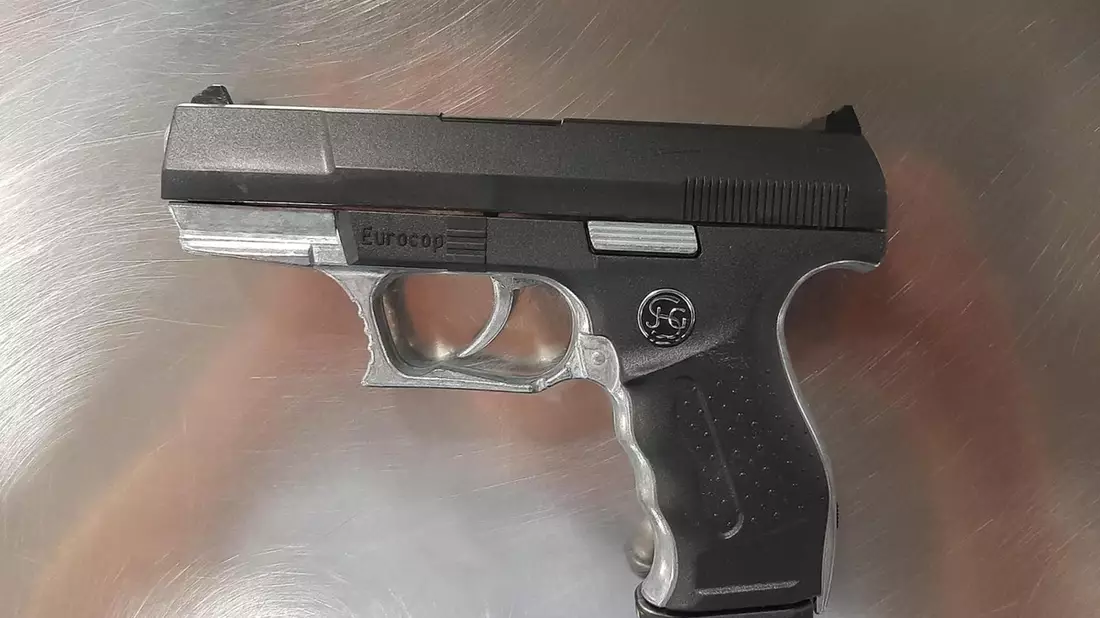 BPOLI L: Diebstähle und Bedrohung mit Waffe - 26-jähriger Slowake beschäftigt Bundespolizei am Wochenende - Bild: presseportal.de