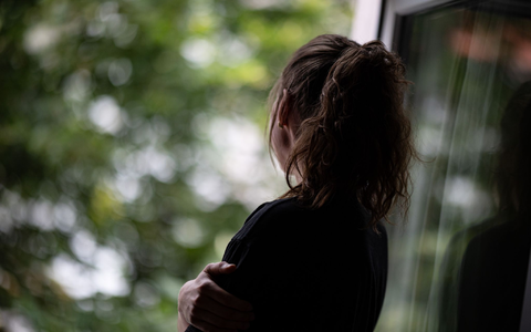Krisen, Krieg und Klimawandel - viele Menschen in Deutschland ziehen sich einer Studie zufolge mehr und mehr ins Private zurück. - Foto: Fabian Sommer/dpa
