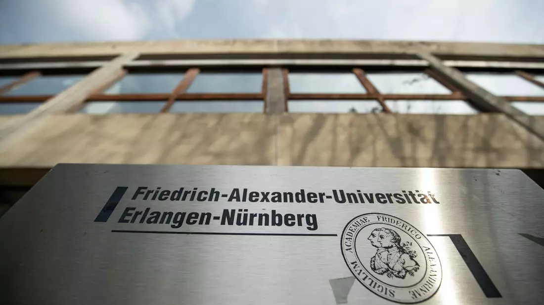 Die Universität Erlangen-Nürnberg begründet den aufsehenerregenden Schritt mit einer Prüfung des Bundesamtes für Wirtschaft und Ausfuhrkontrolle. - Bild: Daniel Karmann/dpa