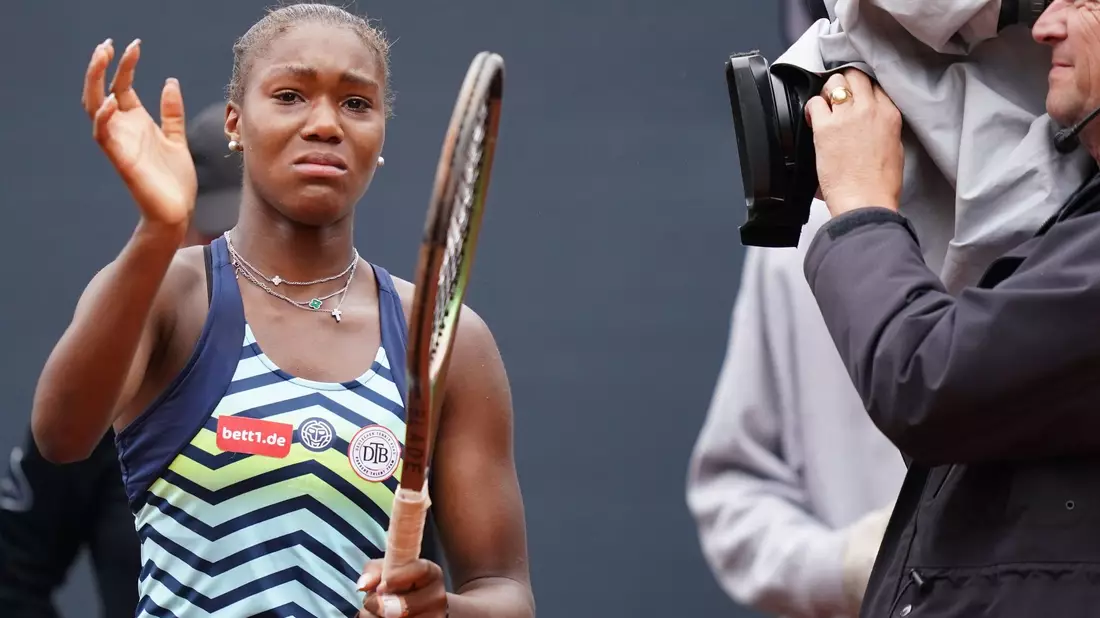 Noma Noha Akugue hatte nach ihrem überraschenden Erfolg Tränen in den Augen. - Bild: Marcus Brandt/dpa