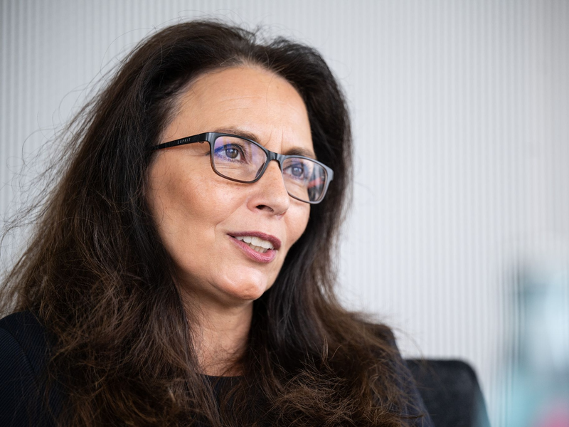«Wir sind im Pflegenotstand, wir laufen auf eine Bildungskatastrophe zu, wenn nicht endlich mehr investiert wird», warnt Yasmin Fahimi, Vorsitzende des Deutscher Gewerkschaftsbund. - Foto: Hannes P. Albert/dpa