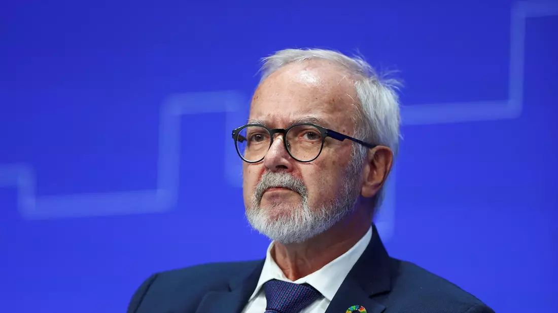 Der Präsident der Europäischen Investitionsbank, Werner Hoyer, nimmt an der Ukraine Recovery Conference teil. - Bild: Hanna McKay/Pool Reuters/AP/dpa
