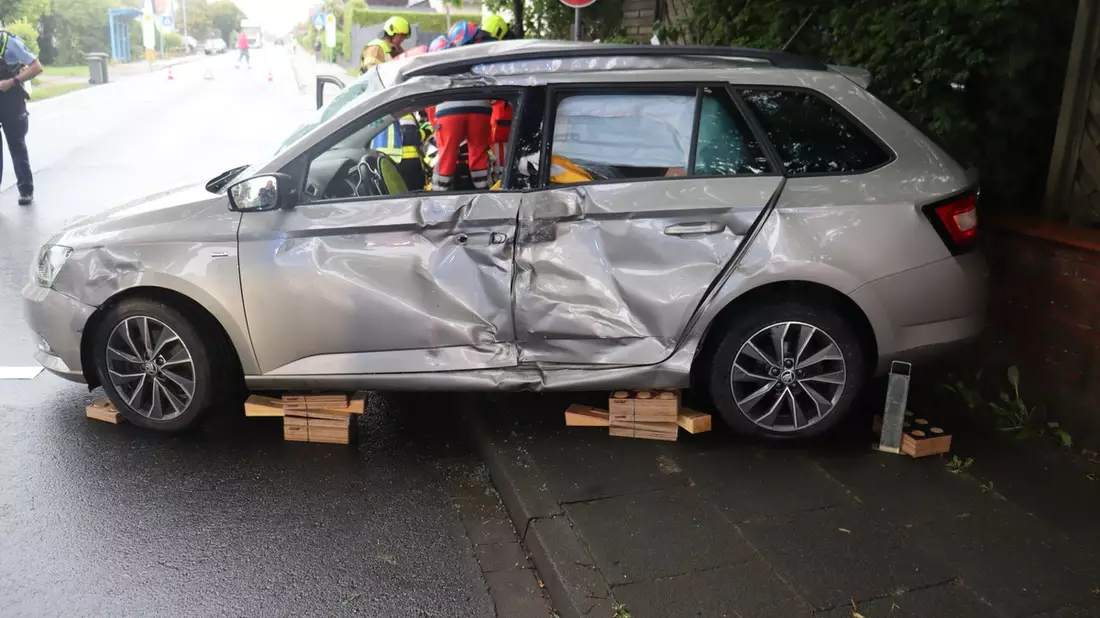 POL-HF: Zusammenstoß im Kreuzungsbereich- Vorfahrt missachtet - Bild: presseportal.de