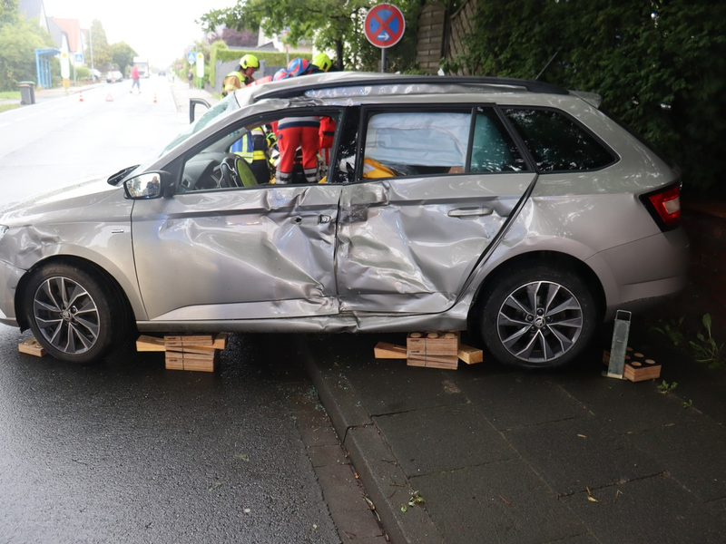 POL-HF: Zusammenstoß im Kreuzungsbereich- Vorfahrt missachtet - Foto: presseportal.de