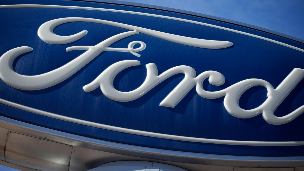 Das Ford-Firmenlogo auf einem Schild. - Foto: David Zalubowski/AP