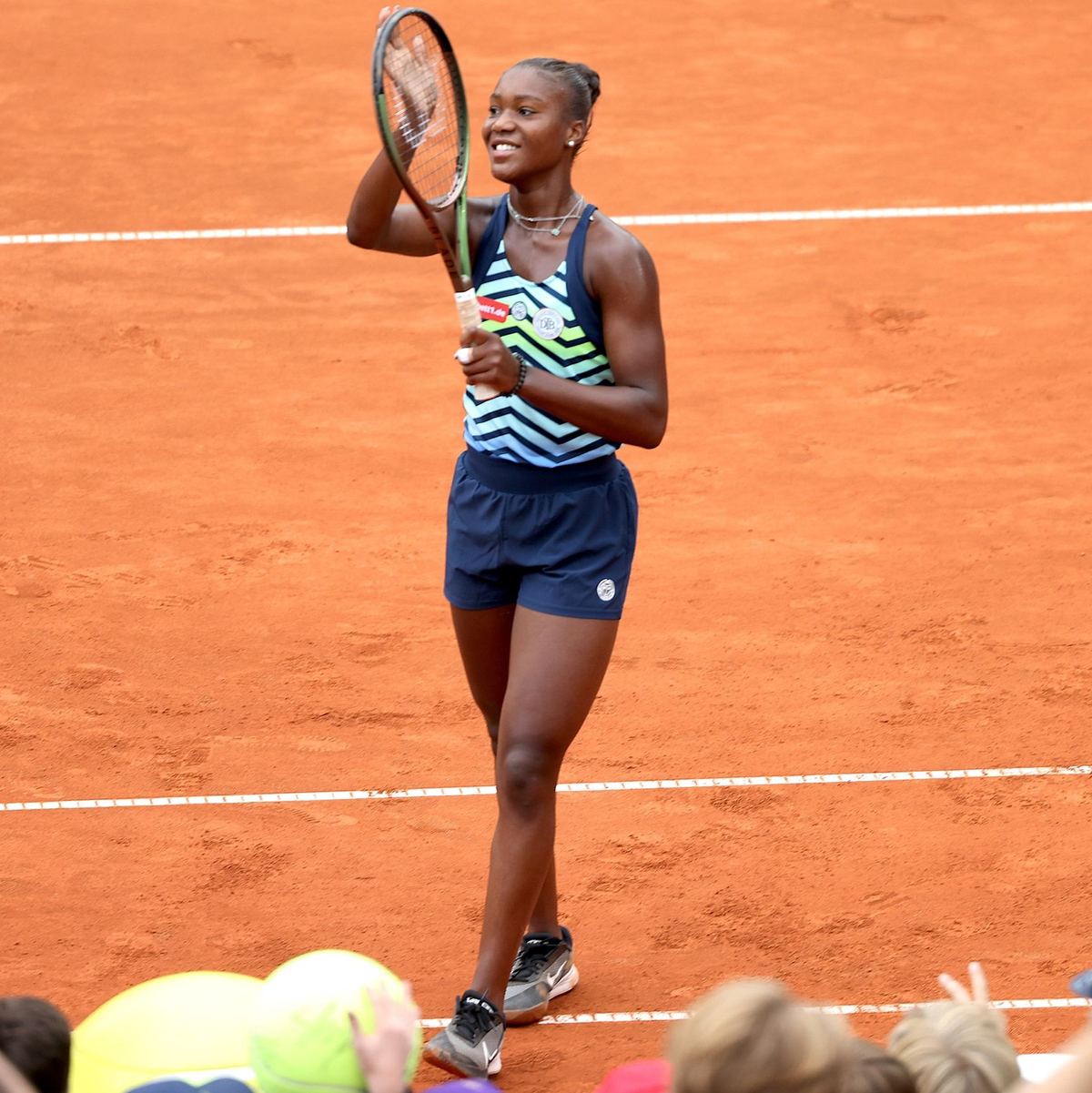 Tennisspielerin Noma Noha Akugue jubelt nach dem Matchball. - Foto: Frank Molter/dpa
