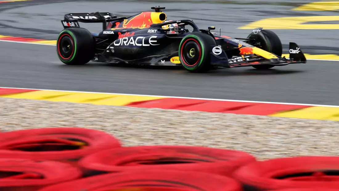 Max Verstappen ist dreimaliger Weltmeister: Er weiß, was er tut. - Bild: Geert Vanden Wijngaert/AP/dpa