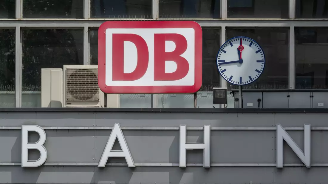 Im Tarifstreit bei der Bahn haben die Schlichter einen Kompromiss vorgeschlagen. - Bild: Peter Kneffel/dpa
