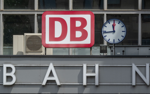 Im Tarifstreit bei der Bahn haben die Schlichter einen Kompromiss vorgeschlagen. - Foto: Peter Kneffel/dpa