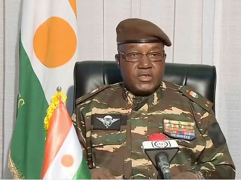 General Abdourahmane Tchiani spricht zur nigrischen Bevölkerung. Er erklärte sich zum Präsidenten des Nationalen Rats. - Foto: Uncredited/ORTN/AP/dpa