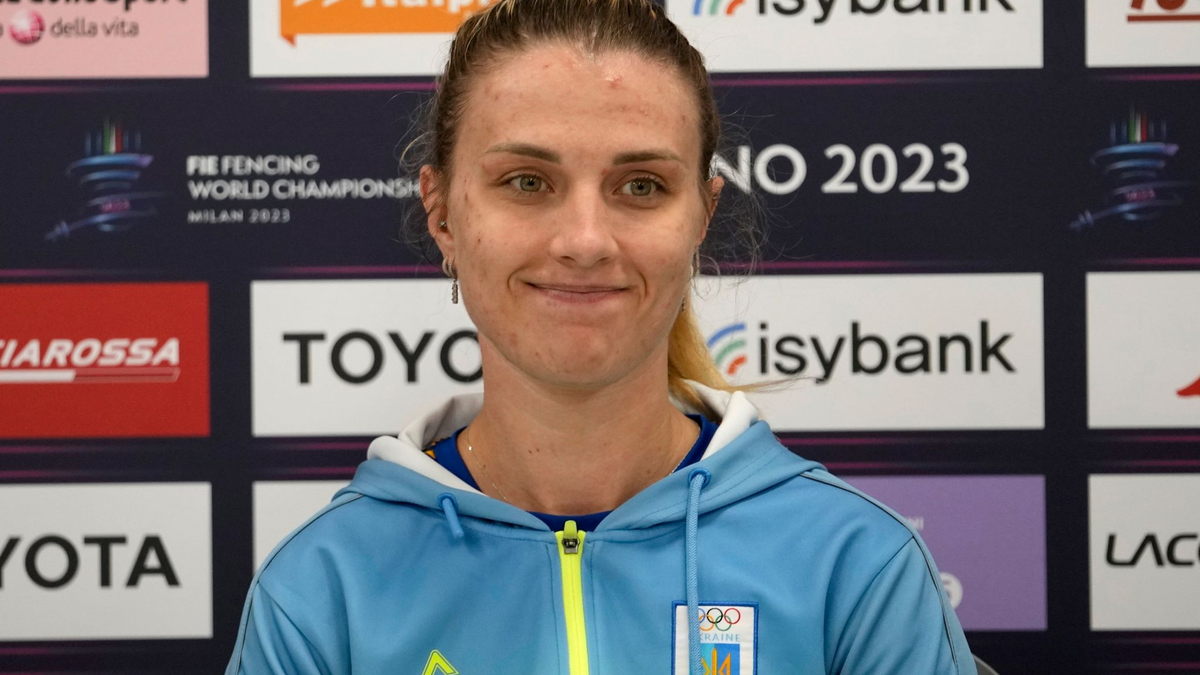 Olga Charlan aus der Ukraine während einer Pressekonferenz. - Foto: Luca Bruno/AP