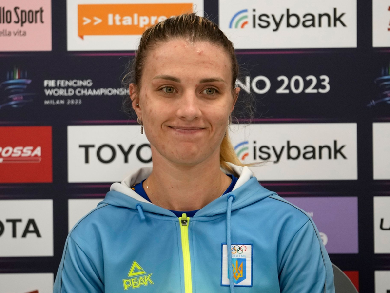 Olga Charlan aus der Ukraine während einer Pressekonferenz. - Foto: Luca Bruno/AP