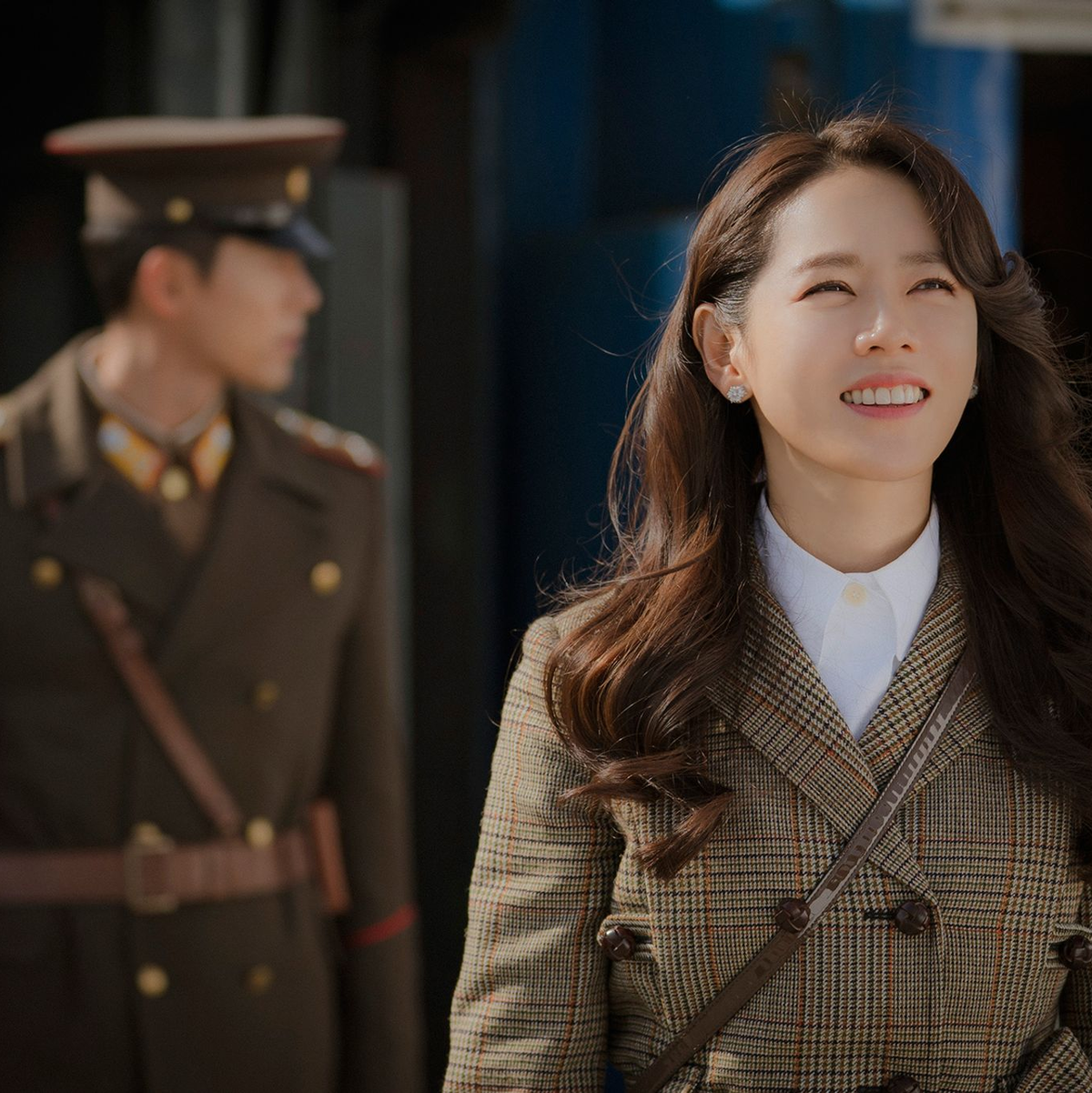 Szene der ersten Staffel der koreanischen Netflix-Romanze «Crash Landing on You». - Foto: Netflix/dpa