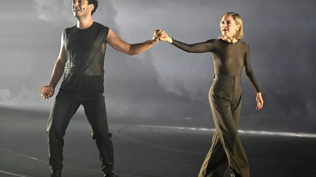 Mehmet Atesci (Ein junger Tempelherr) und Valery Tscheplanowa als Nathan bei den Salzburger Festspielen. - Bild: Barbara Gindl/APA/dpa