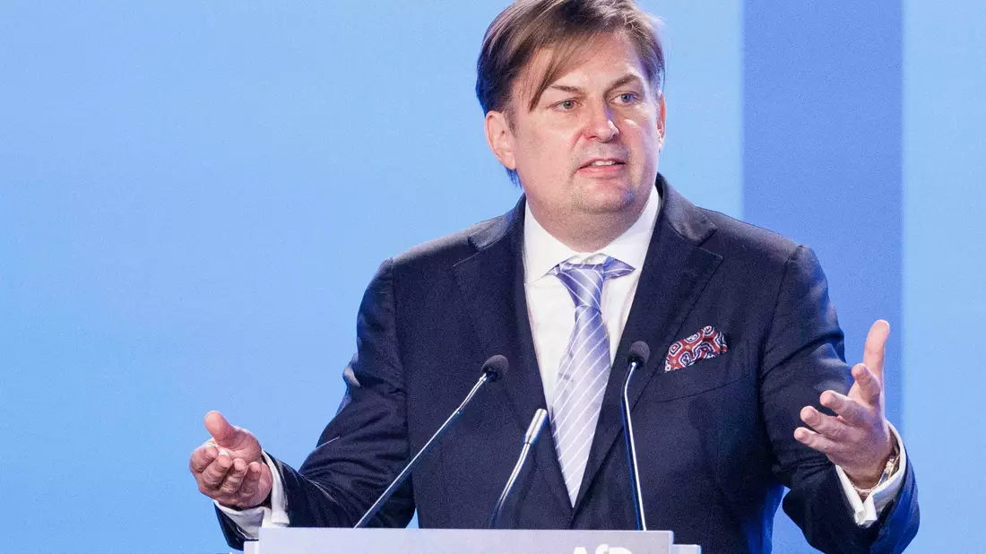 Maximilian Krah strebt an die Spitze der AfD-Liste zur Europawahl. - Bild: Carsten Koall/dpa