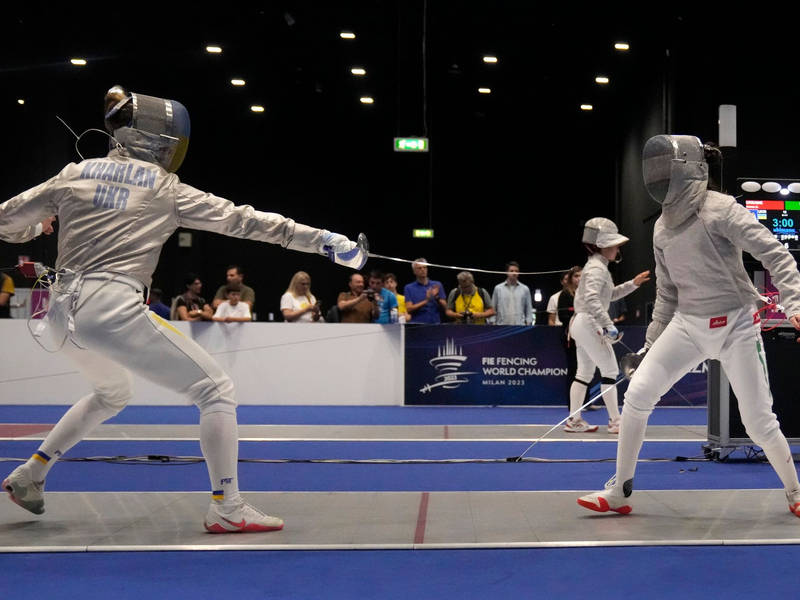 Wieder auf der Planche: Olha Charlan (l) aus der Ukraine. - Foto: Antonio Calanni/AP/dpa