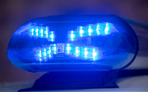 Am Bahnhof Neubrandenburg wurde eine Hakenkreuzfahne gehisst (Symbolbild). - Foto: Stefan Sauer/dpa