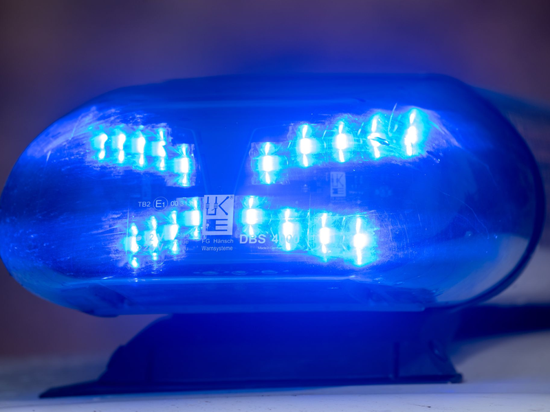 Am Bahnhof Neubrandenburg wurde eine Hakenkreuzfahne gehisst (Symbolbild). - Foto: Stefan Sauer/dpa