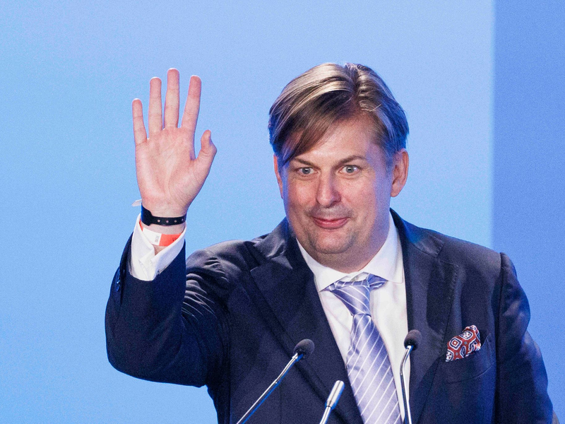 Maximilian Krah bei seiner Vorstellungsrede als AfD-Spitzenkandidat für die Europawahl der AfD Europawahlversammlung in der Messe Magdeburg. - Foto: Carsten Koall/dpa