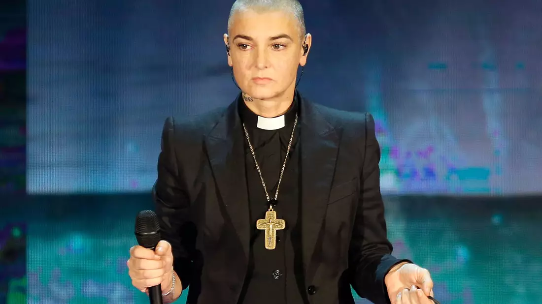 Sinead O'Connor war eine der bekanntesten Musikerinnen Irlands. - Bild: Antonio Calanni/AP/dpa