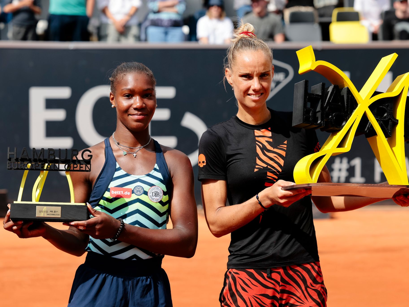 Noma Noha Akugue (l) musste sich im Finale von Hamburg Arantxa Rus geschlagen geben. - Foto: Frank Molter/dpa