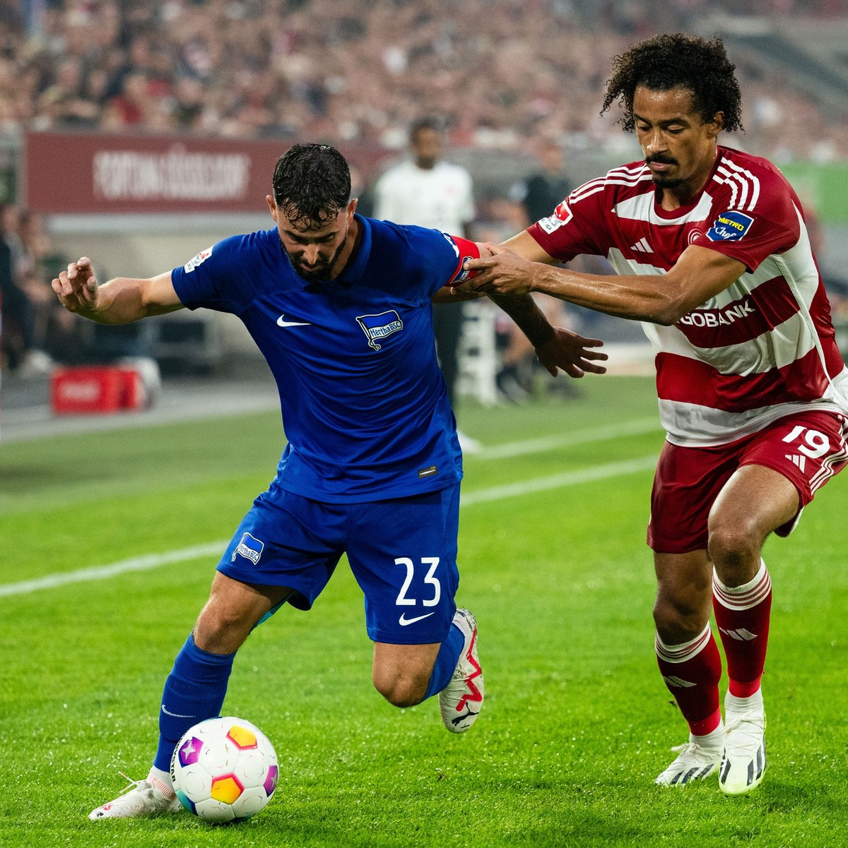 Die Hertha um Marco Richter (l) musste sich zum Auftakt in Düsseldorf geschlagen geben. - Foto: Marius Becker/dpa