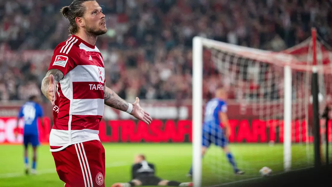 Schoss das einzige Tor beim Sieg gegen Hertha: Düsseldorfs Daniel Ginczek. - Bild: Marius Becker/dpa