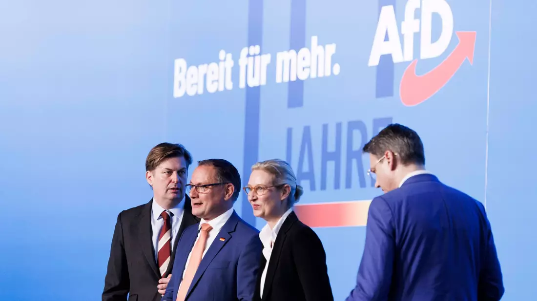 Das Logo der AfD. - Bild: Carsten Koall/dpa