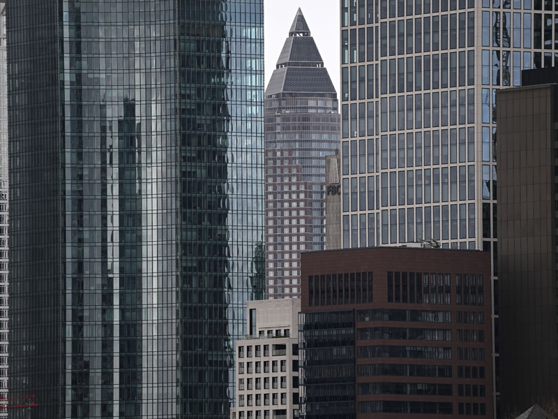 «Wir erwarten, dass die Kerninflation im Laufe des Herbstes zurückgeht», sagt der EZB-Chefvolkswirt in einem  Interview. - Foto: Arne Dedert/dpa