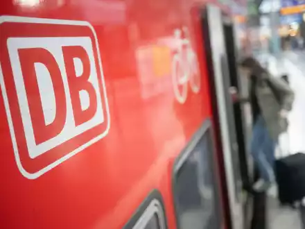 Deutschlandticket dürfte teurer werden. (Symbolbild) - Foto: Sebastian Gollnow/dpa