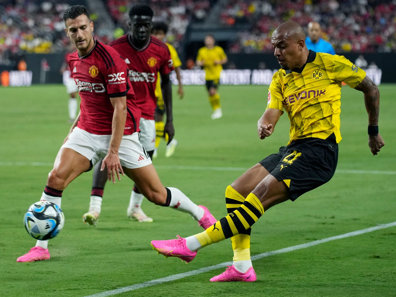 Borussia Dortmunds Donyell Malen in Aktion. - Foto: John Locher/AP