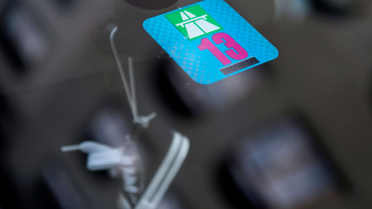 Ab August können E-Vignetten für Schweizer Autobahnen online gekauft werden. - Foto: Peter Schneider/KEYSTONE/dpa