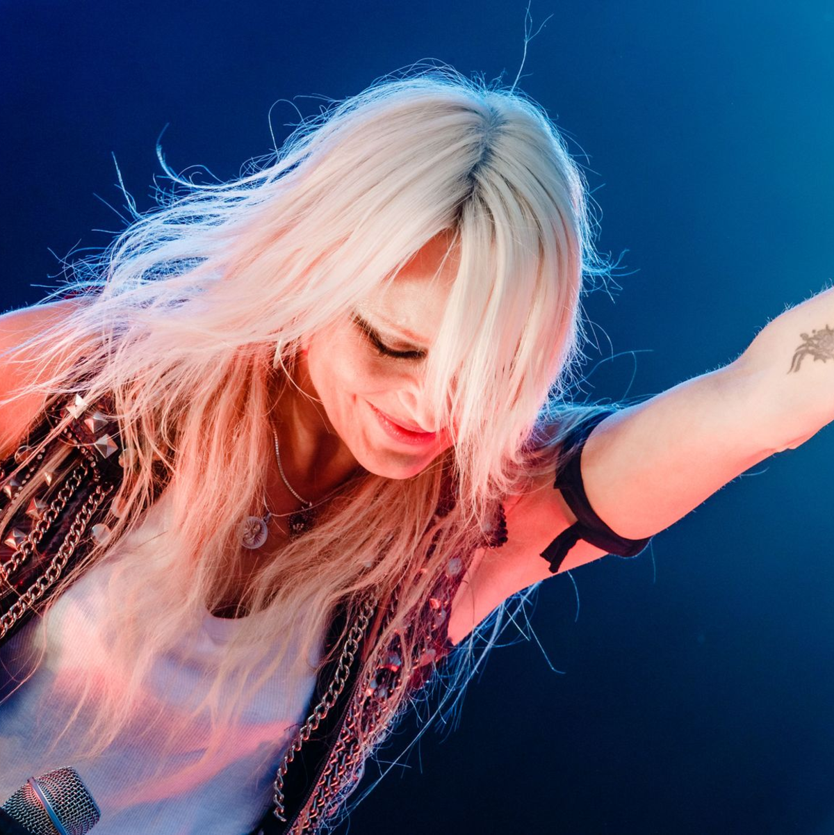 Vor 40 Jahren betrat Doro Pesch erstmals als Sängerin der Band Warlock in Düsseldorf die Bühne. - Foto: Markus Scholz/dpa