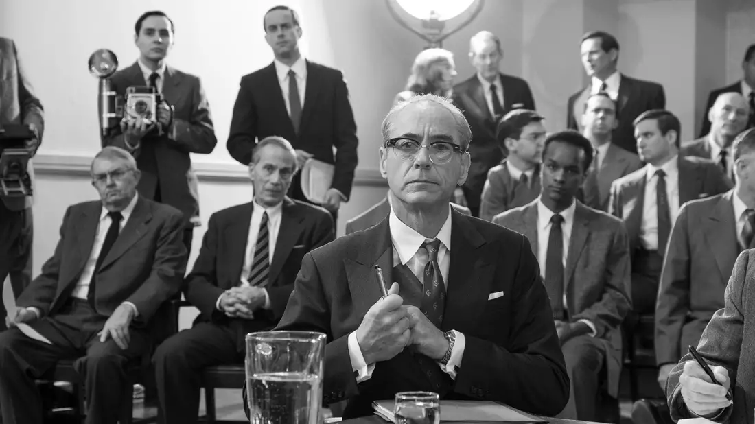 Robert Downey Jr (m.) als Lewis Strauss in einer Szene des Films Oppenheimer. - Bild: Melinda Sue Gordon/Universal Pictures/dpa