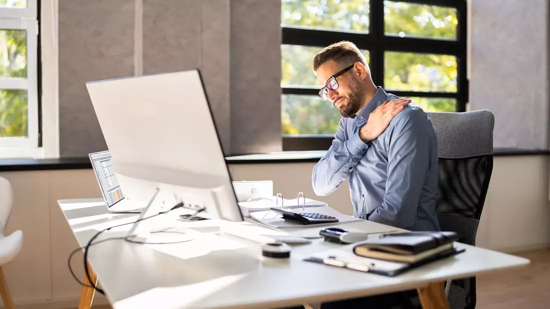 Behalten Sie im Hinterkopf: Gesundheit, Produktivität, Komfort, Leistung.  - Bild: Andrey Popov/Adobe Stock