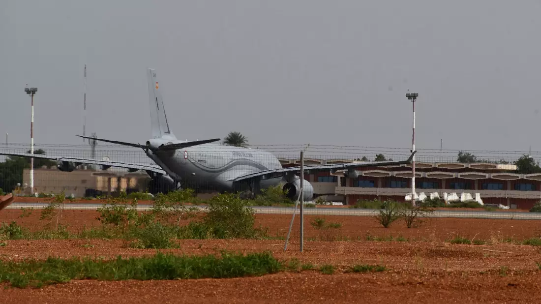 Ein Airbus der französischen Luftwaffe auf dem internationalen Flughafen von Niamey. - Bild: Generalstab der französischen Armee/dpa