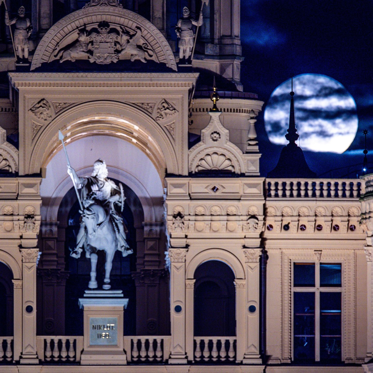 Kann man in fünf Jahren einen Reaktor auf dem Mond bauen? (Archivbild) - Foto: Jens Büttner/dpa