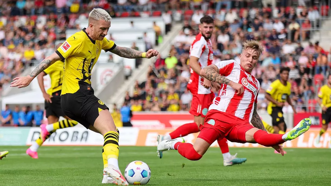 Die am letzten Spieltag der vergangenen Saison verspielte Meisterschaft bezeichnete Marco Reus als härtesten Moment seiner Karriere. - Bild: Jan Woitas/dpa