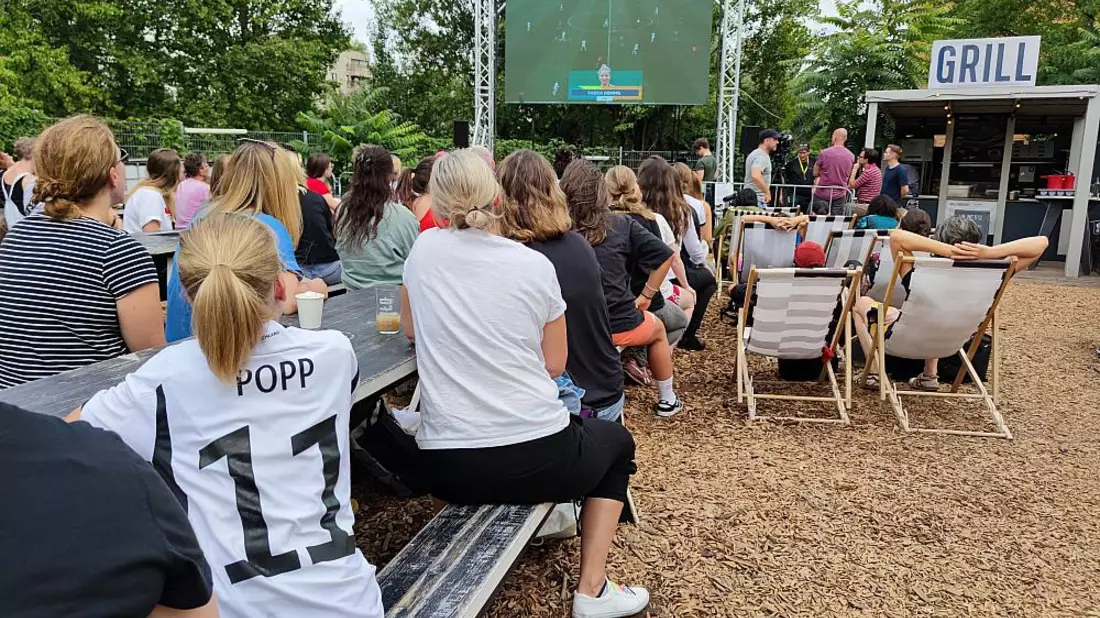 Public Viewing im Berliner Biergarten BRLO während der Frauen-Fußball-WM 2023 - Bild: ?ber dts Nachrichtenagentur