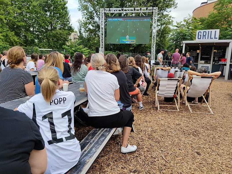 Public Viewing im Berliner Biergarten BRLO während der Frauen-Fußball-WM 2023 - Foto: ?ber dts Nachrichtenagentur
