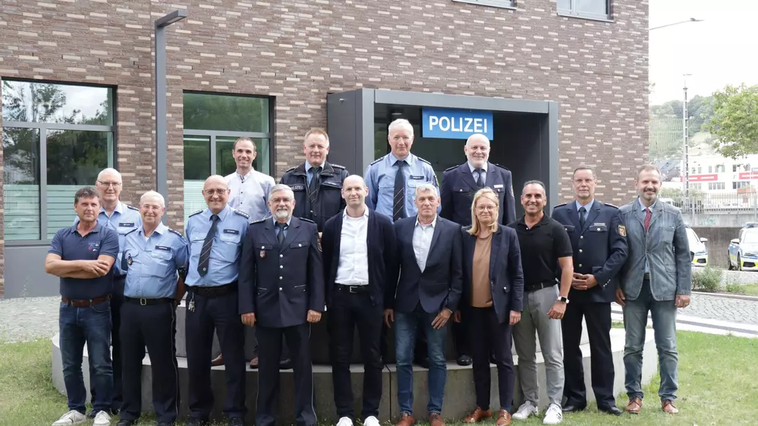 FW-AUR: Erfolgreiche Ausbildung neuer Einsatzkräfte - Bild: presseportal.de