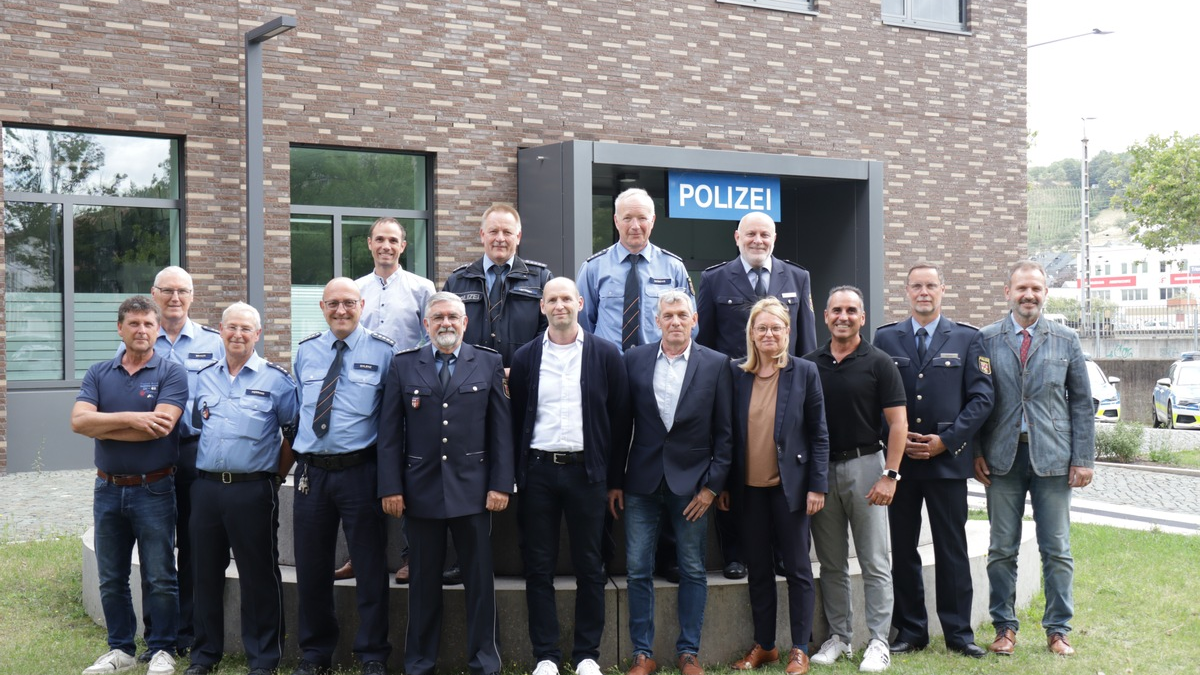 FW-AUR: Erfolgreiche Ausbildung neuer Einsatzkräfte - Foto: presseportal.de