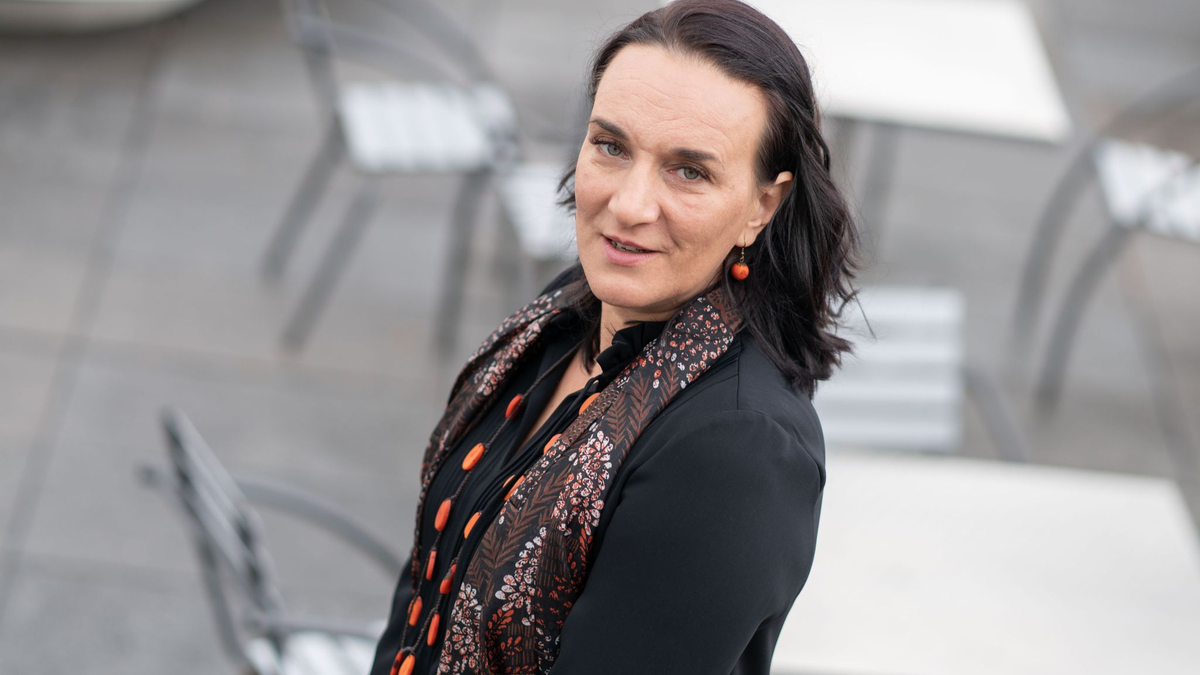 Terérzia Mora legt mit «Muna oder die Hälfte des Lebens» einen großen Roman vor. - Foto: Frank Rumpenhorst/dpa