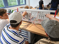 Auszubildende bei der Deutschen Bahn. - Foto: Peter Kneffel/dpa