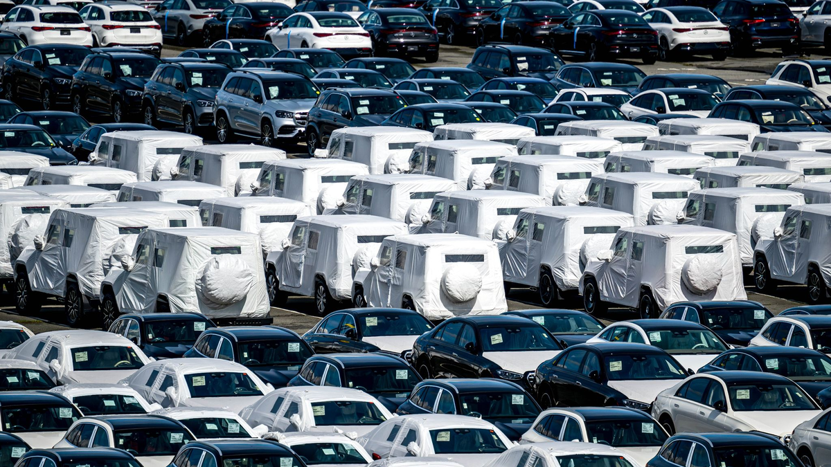 In Deutschland werden wieder mehr Autos produziert - doch auf das Vor-Corona-Niveau kommt man noch nicht. - Foto: Sina Schuldt/dpa