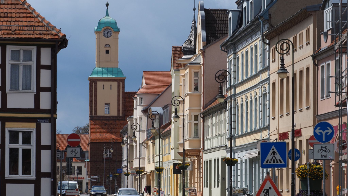 Die zum Wittstocker Rathaus führende Königstraße. - Foto: Soeren Stache/dpa-Zentralbild/dpa