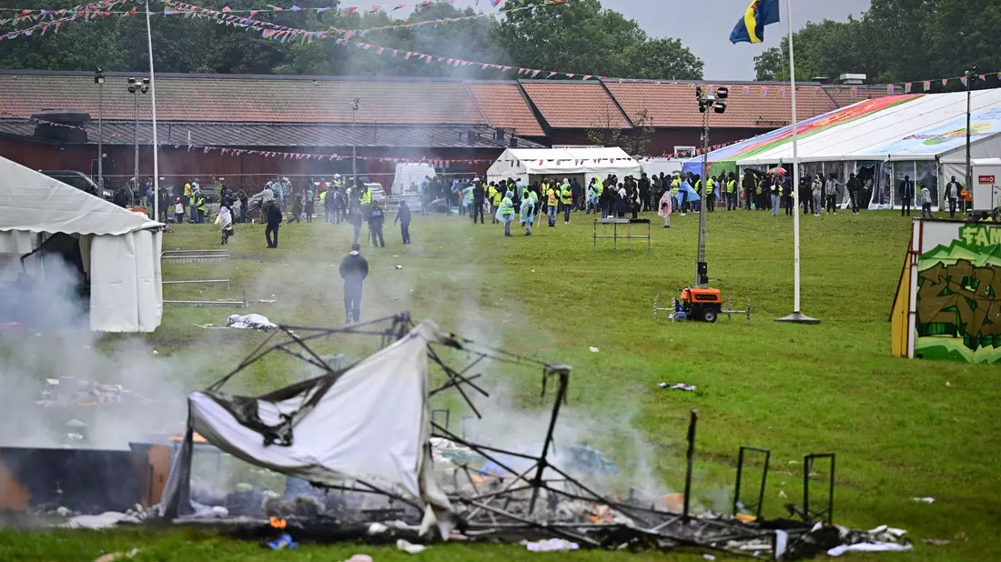 Beim Kulturfestival «Eritrea Scandinavia» in Stockholm flogen Steine auf Polizisten. - Bild: Magnus Lejhall/TT News Agency/AP/dpa
