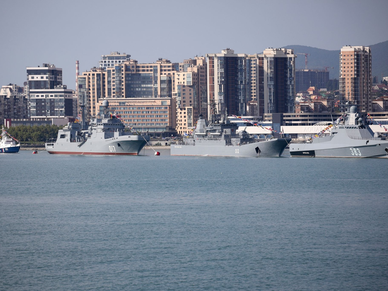 Russische Kriegsschiffe in Noworossijsk: Die im Gebiet Krasnodar gelegene Hafenstadt ist ein Stützpunkt der russischen Schwarzmeerflotte (Symbolfoto). - Foto: AP/dpa