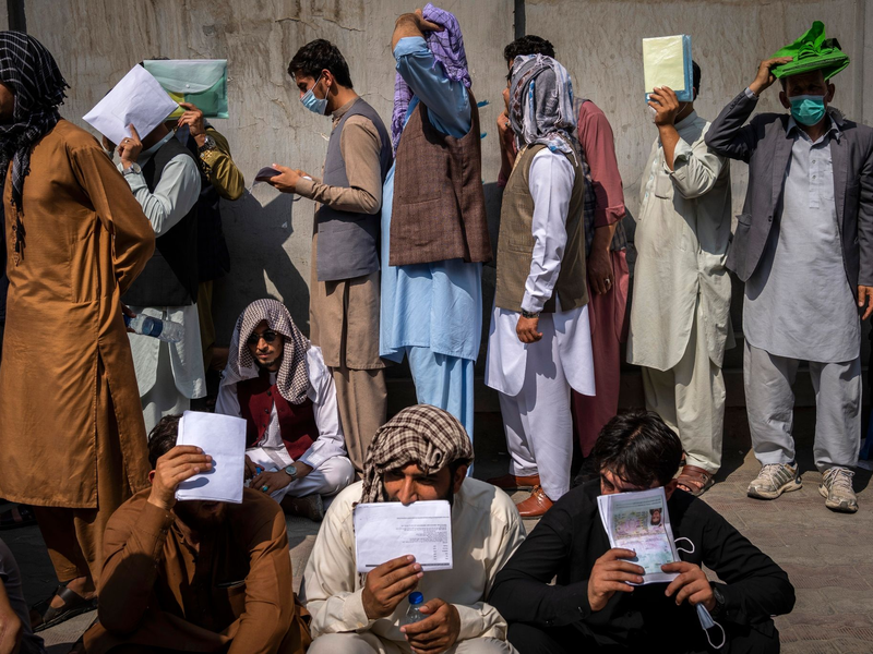 Laut UN leben in Iran mindestens 3,5 Millionen Afghanen (Archivbild). - Foto: Bernat Armangue/AP/dpa